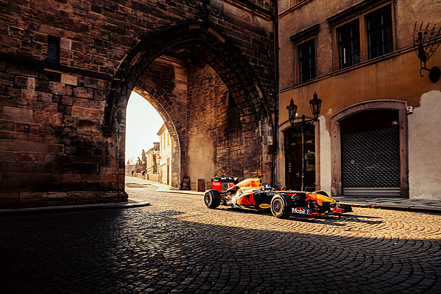 Formule 1 se vrací do Prahy. Vettelův mistrovský vůz okouzlí na Red Bull Showrun