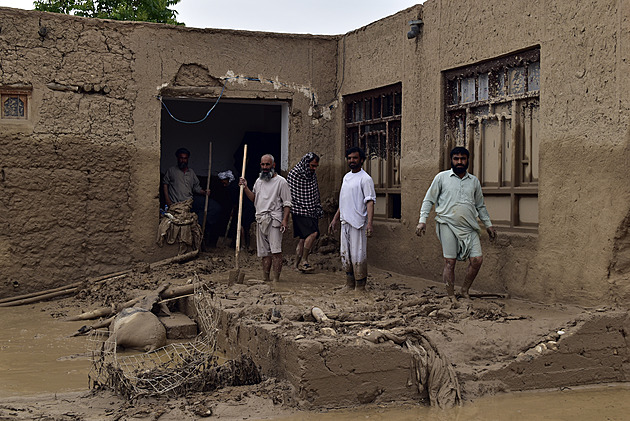 Afghánistán zasáhly přívalové deště. Záplavy si vyžádaly nejméně 200 obětí