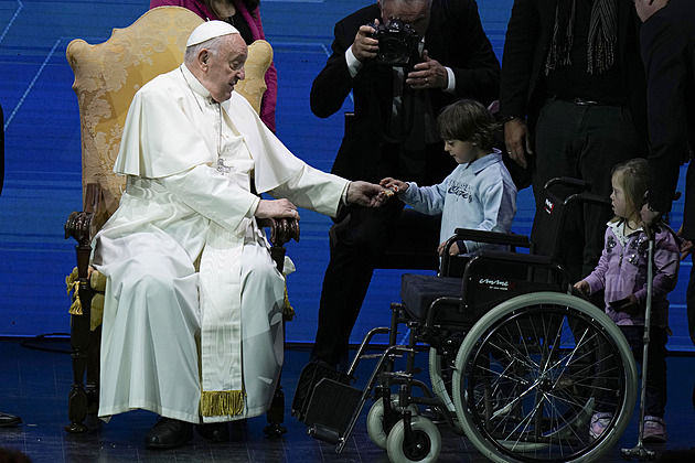 Papež bojuje proti „demografické zimě“. Mějte děti, vyzval Italy