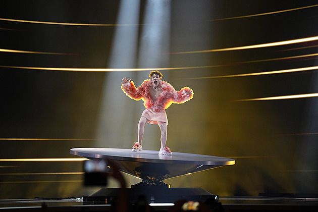 Vítěz Eurovize Nemo vrátí trofej. Vadí mu účast Izraele v soutěži