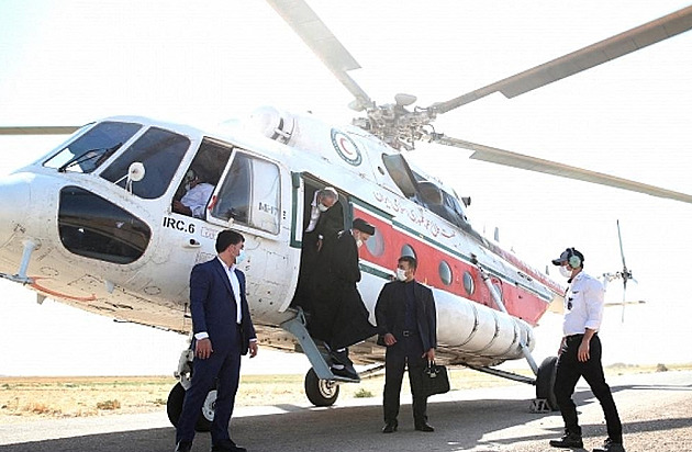 Vrtulník íránského prezidenta havaroval v mlze, záchranáři po něm pátrají
