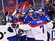 Hokejisté Slovenska se radují z gólu proti Francii.