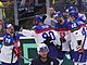 Sloventí hokejisté se radují z gólu na 3:0 proti Francii.