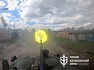 Zbra na obrnném vozidle Ruského dobrovolnického sboru (RVC), polovojenské...