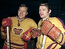 Hokejisté Dukly Jihlava � zleva: Ji�í Holík a Jaroslav Holík (1970)