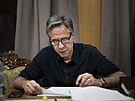Americký Americký ministr zahranií Antony Blinken pracuje v letadle pi cest...