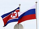 Severokorejská vlajka vlaje vedle té ruské