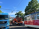 Porucha zastavila dopravu mezi Palackho nmstm a Podolskou vodrnou. (16....