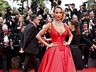 Modelka Rose Bertramová na zahájení filmového festivalu v Cannes...