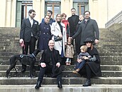 Rodina Silva-Tarouca. Hrab Johannes Kraus Silva-Tarouca s píbuznými na zámku...