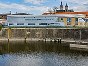 Malá hala zimního stadionu v Hradci Králové dostala provizorní st�echu p�ed...