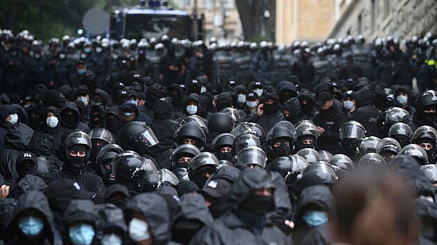 V Tbilisi 30 000 Gruznc demonstrovalo proti kontroverznmu zkonu o zahraninch agentech. (14. kvtna 2024) 