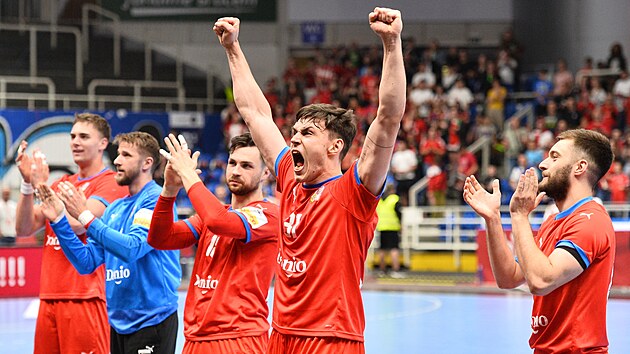 �e�t� h�zenk��i slav� postup na mistrovstv� sv�ta, v odvet� play off kvalifikace v Brn� jasn� zdolali Rumunsko. V pop�ed� Mat�j Kl�ma. (12. kv�tna 2024)