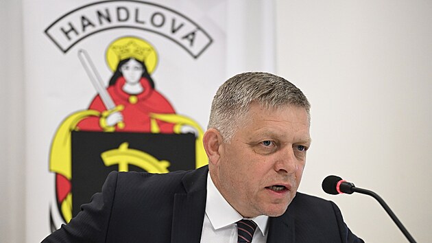 Premir Robert Fico (Smer-SD) zahajuje jednn vldy v Handlov v okrese Prievidza. (15. kvtna 2024)