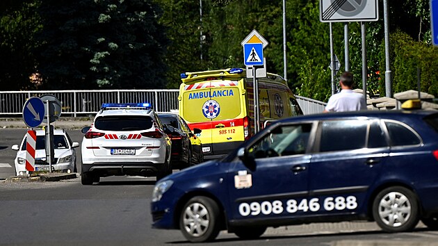 Sanitka, kter pravdpodobn pev slovenskho premira Roberta Fica po stelb. (15. kvtna 2024)