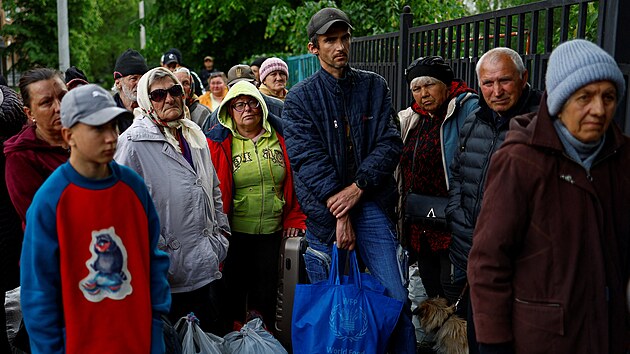 Evakuace obyvatel z ukrajinskho Vovansku, ke ktermu postoupila rusk armda. (13. kvtna 2024)