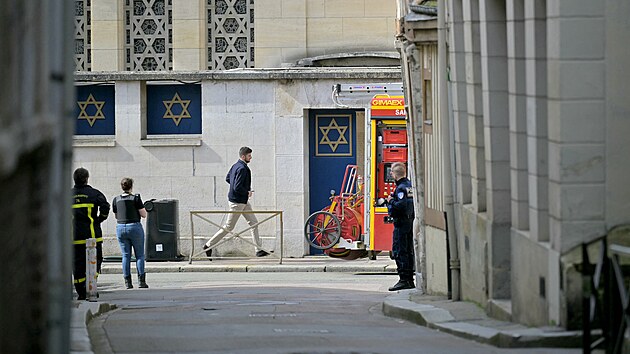 Policie v Rouenu na severu Francie zastelila mue, kter se pokouel podplit synagogu. (17. kvtna 2024)