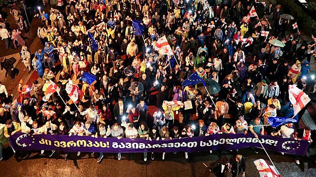 V Tbilisi pokrauj protesty proti kontroverznmu zkonu o zahraninch agentech (11. kvtna 2024)