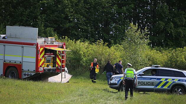 V katastru obce Luka nad Jihlavou dolo k nehod dvoumstnho letadla, pilot havrii nepeil. (13. kvtna 2024)