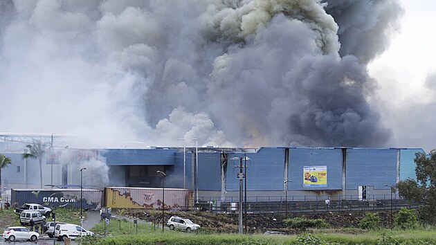 Nepokoje v Nov� Kaledonii trvaj� ji� �tvrt�m dnem. (17. kv�tna 2024)