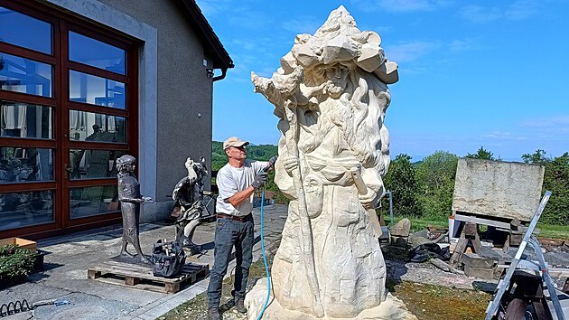 Dokonovan socha Stedohoe. Autorem je akademick socha Libor Pisklk.