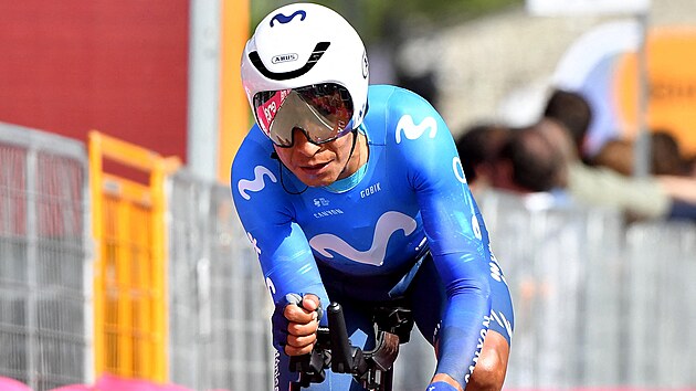 Nairo Quintana na trati asovky bhem 14. etapy Gira