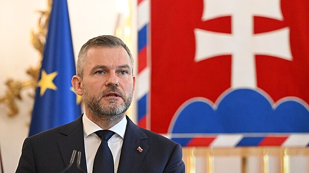 Prezidentka Slovenska Zuzana aputov a nov zvolen prezident Peter Pellegrini pi spolenm prohlen (16. kvtna 2024)