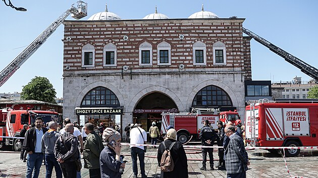 Egyptsk bazar v tureckm Istanbulu zashl por. Hasii jej stihli uhasit jet ped tm, ne se stihl rozit. Ohnisko poru bylo v restauraci Pandeli, do kter kdysi chodil i zakladatel modernho Turecka Mustafa Kemal Atatrk. (15. kvtna 2024)