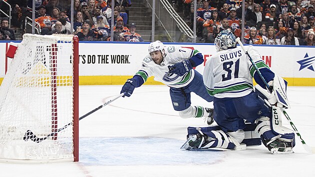 Ancak Edmonton, Vancouver'a karşı yedinci maça çıkmaya zorlandı, Hronek ilk kez gol attı