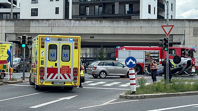 Policist bourali v praskch Modanech cestou k ohlenmu napaden. (19. kvtna 2024)