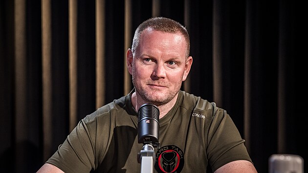 Hostem podcastu Kontext byl ex-policista, osobn� ochr�nce ve v�le�n�ch z�n�ch a zakladatel firmy Hard Task, Zden�k Charv�t. (16. kv�tna 2024)