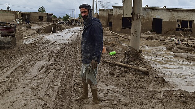 Zplavy na severu Afghnistnu zpsoben pvalovm deti si vydaly stovky obt. (11. kvtna 2024)