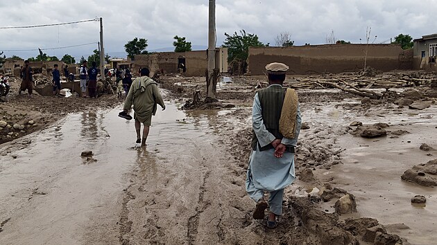 Zplavy na severu Afghnistnu zpsoben pvalovm deti si vydaly stovky...