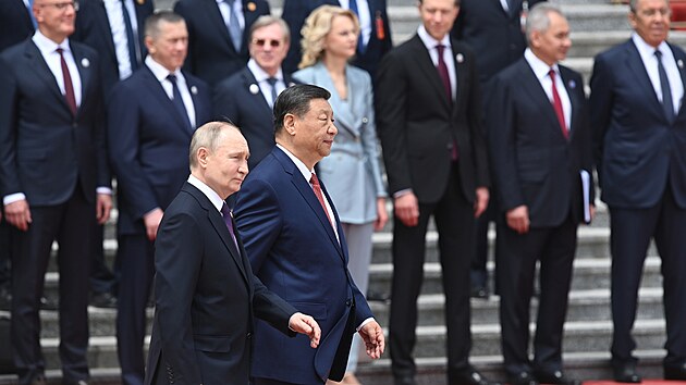 Rusk prezident Vladimir Putin a jeho nsk protjek Si in-pching v Pekingu. f Kremlu pijel do ny na dvoudenn sttn nvtvu. (16. kvtna 2024)