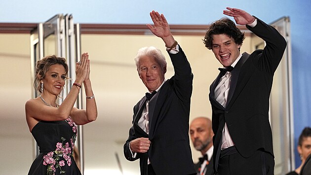Alejandra Silva, Richard Gere a jeho syn Homer James Jigme Gere (Cannes, 17. kvtna 2024)