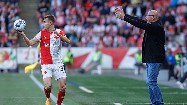 Altı dakikadan fazla araştırma. VAR'da teknik sorun yaşandı, hakem galibiyet serisi gördü