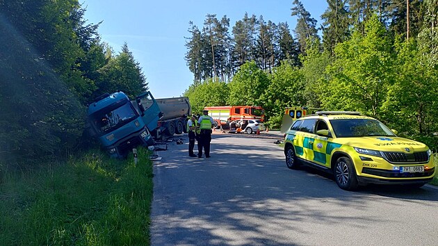 Na kiovatce u Rjce na Rychnovsku se srazilo osobn auto s nkladnm. (9. kvtna 2024)