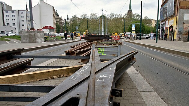 Zatek rekonstruknch prac na tramvajov trati v centru Plzn, na mst bvalho domu U Zvonu. (16. kvtna 2024)