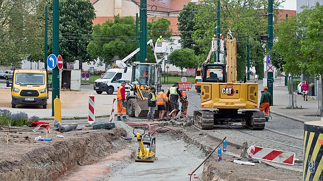 Zatek rekonstruknch prac na tramvajov trati v centru Plzn, na mst bvalho domu U Zvonu. (16. kvtna 2024)