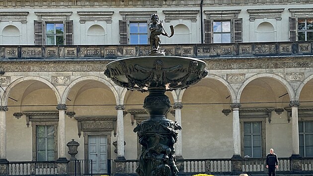 Zpvajc fontna v arelu Praskho hradu (13. kvtna 2024)