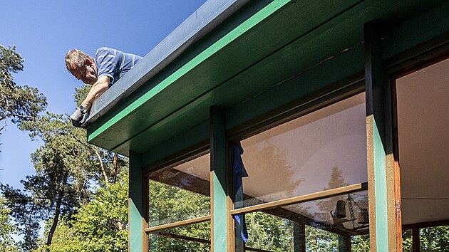 Dokon�en� rekonstrukce Hrabalovy chaty v Kersku (14. kv�tna 2024)