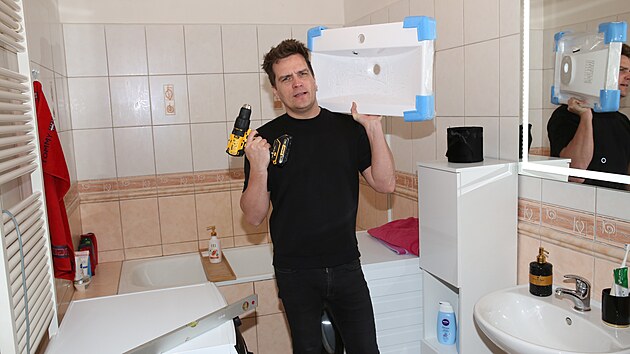 Potkat v dom� Juli�na s vrta�kou nen� v t�chto dnech nic neobvykl�ho.