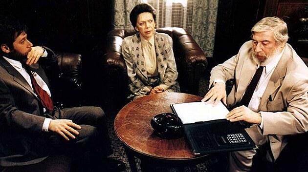 Tom� T�pfer, Ji�ina Jir�skov� a Leo� Sucha��pa v seri�lu �ivot na z�mku (1995)