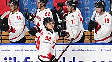Kanadský útoník Connor Bedard slaví gól proti Velké Britání na hokejovém MS v...