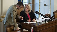 Parlamentní bitva o korespondenní volbu pokrauje. Snmovna jedná o návrhu,...