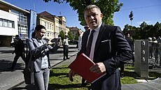 Slovenský premiér Robert Fico utrpl pi útoku v Handlové opakovaný prstel tenkého steva.