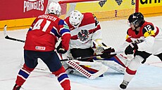 Rakuané David Kickert a David Maier zasahují proti Patricku Thoresenovi z...