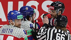 Michal Kempný v potyce s Thomasem Rafflem z Rakouska.