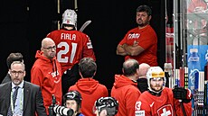 Kevin Fiala ze výcarska opoutí zápas proti Kanad za faul kolenem.