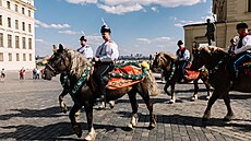 Svatojánské slavnosti Navalis: zdobení a �ehnání koním i jezdc�m na Hrad�anském...